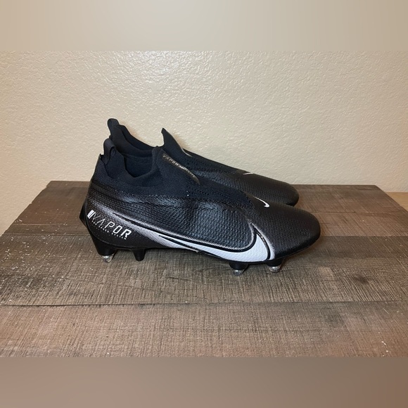 Nike Vapor Edge Elite 360 Flyknit D “Black White” Football Cleats.
- Size 9 Men. - Picture 1 of 9